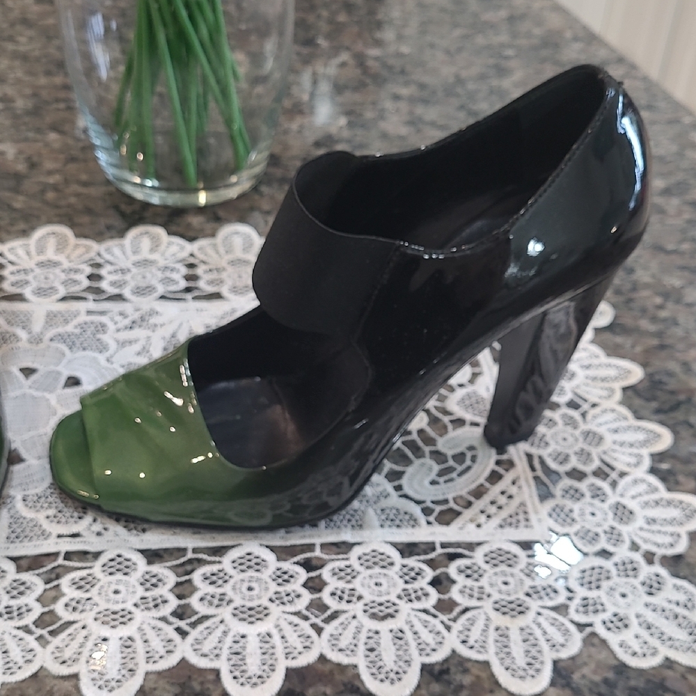 Very Rare**Prada* Green & Black Peep-Toe Heels** Patent Leather